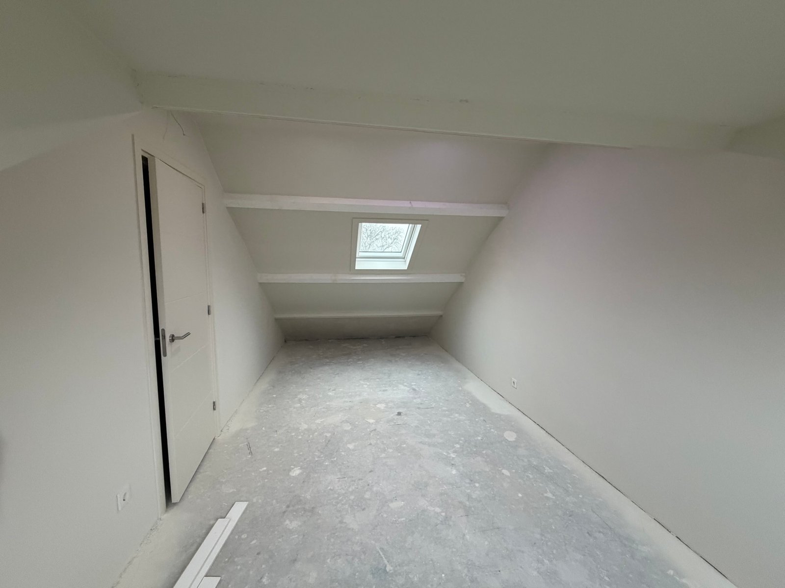 Zolderkamer met dakraam, verbouwd door M&N/Apeldoorn
